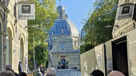 aankomst bij basiliek