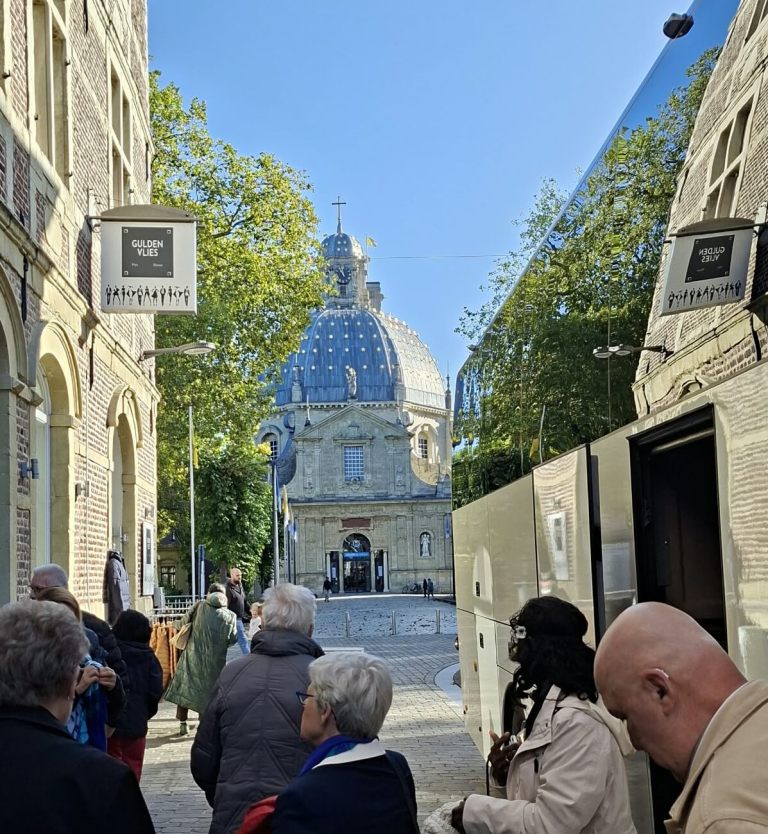 aankomst bij basiliek